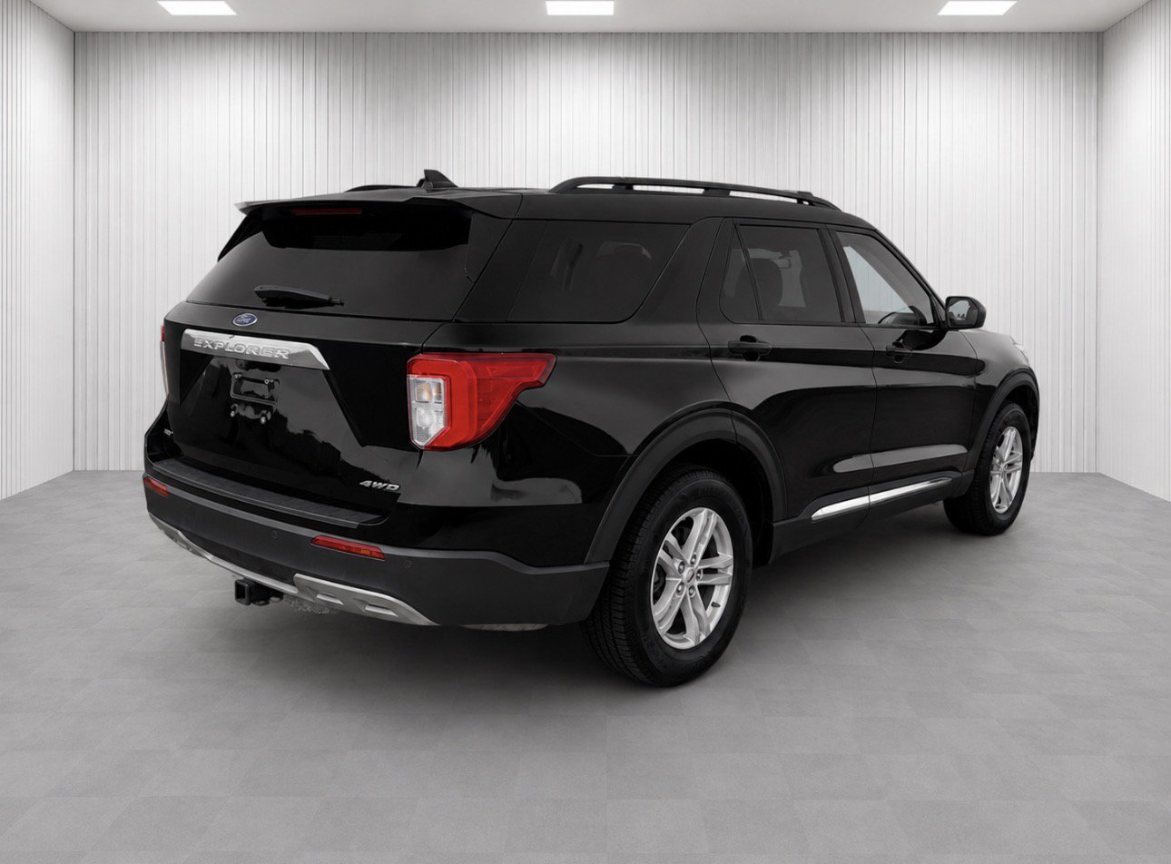 Used 2023 Ford Explorer XLT w/ Equipment Group 202A AWD/4WD image 3