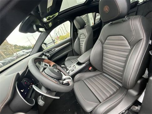 New 2025 Alfa Romeo Stelvio Sprint image 11