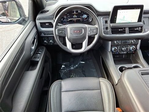 Used 2023 GMC Yukon XL SLT image 12