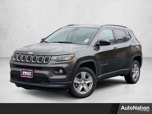 Used 2022 Jeep Compass Latitude image 1