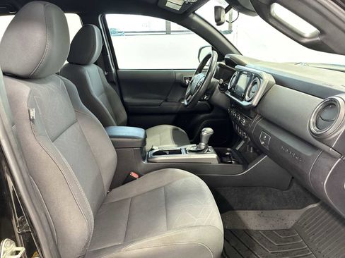 Used 2019 Toyota Tacoma TRD Off-Road image 25