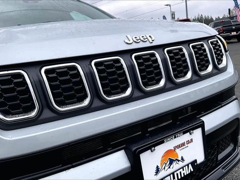 Used 2024 Jeep Compass Latitude image 42