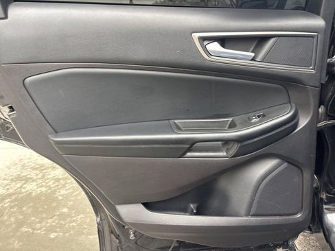 Used 2022 Ford Edge SEL image 17