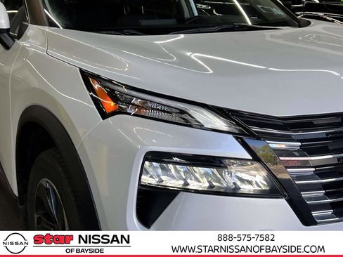 Used 2024 Nissan Rogue SV image 9