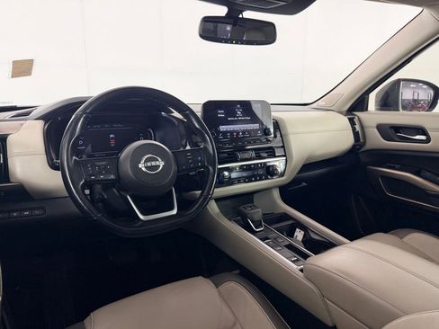 Used 2022 Nissan Pathfinder Platinum w/ Cargo Package FWD image 16