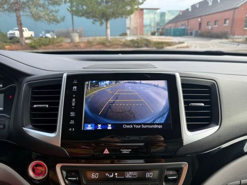 Used 2017 Honda Pilot Touring image 29