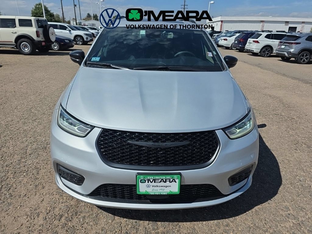 Used 2026 Chrysler Pacifica Limited w/ S Appearance Package FWD image 8