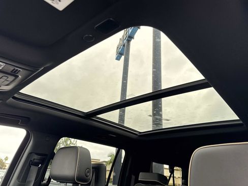 Used 2024 Chevrolet Suburban Premier image 17