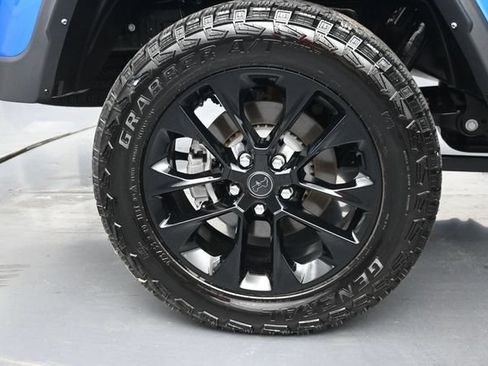 Used 2025 Jeep Gladiator Sport AWD/4WD image 34