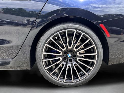 Used 2025 BMW 740i w/ Premium Package image 7