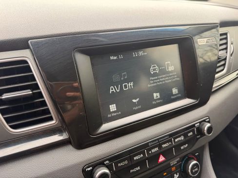 Used 2019 Kia Niro EX image 26