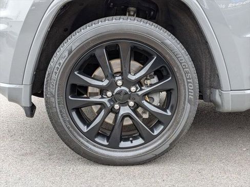 Certified 2022 Jeep Grand Cherokee Laredo X AWD/4WD image 30