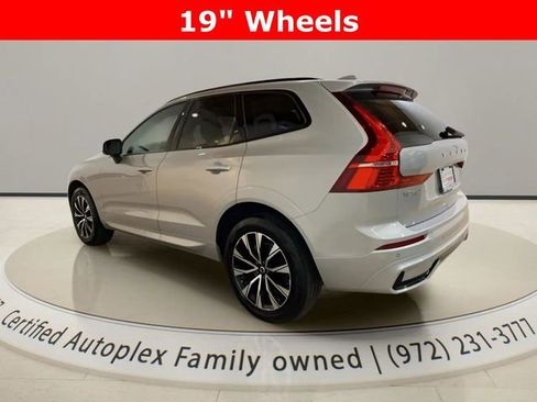 Used 2025 Volvo XC60 B5 Core AWD/4WD image 3