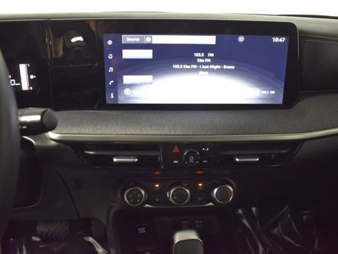 Certified 2025 Nissan Kicks SV AWD/4WD image 17