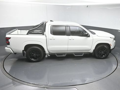 Used 2023 Nissan Frontier SV w/ Midnight Edition Package RWD image 44