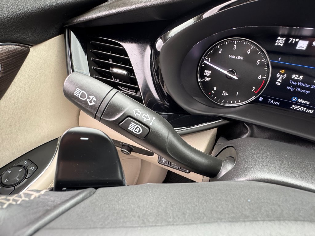 Used 2023 Buick Envision Avenir AWD/4WD image 32