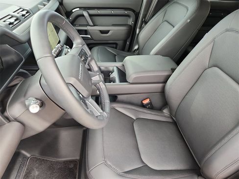 Used 2025 Land Rover Defender 110 S image 10