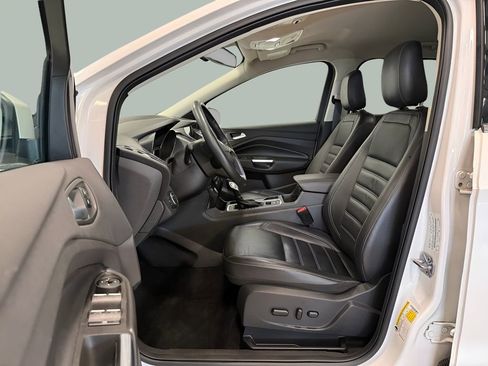 Used 2019 Ford Escape Titanium w/ U9j03 - Titanium Tow Package image 10