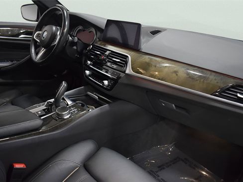 Used 2019 BMW 530i xDrive w/ Premium Package image 19