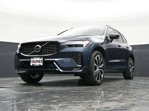 Used 2025 Volvo XC60 B5 Plus AWD/4WD image 37