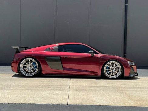 Used 2017 Audi R8 V10 w/ Carbon Exterior Package AWD/4WD image 4