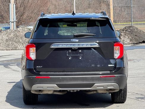 Used 2020 Ford Explorer XLT w/ Equipment Group 202A image 5