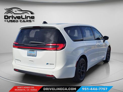 Used 2024 Chrysler Pacifica Limited FWD image 5