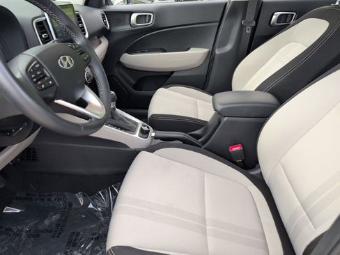 Used 2025 Hyundai Venue SEL FWD image 24