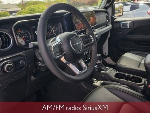 Used 2025 Jeep Wrangler Unlimited Sahara w/ Technology Group AWD/4WD image 17