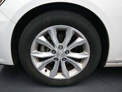 Used 2019 Chevrolet Malibu LT FWD image 10