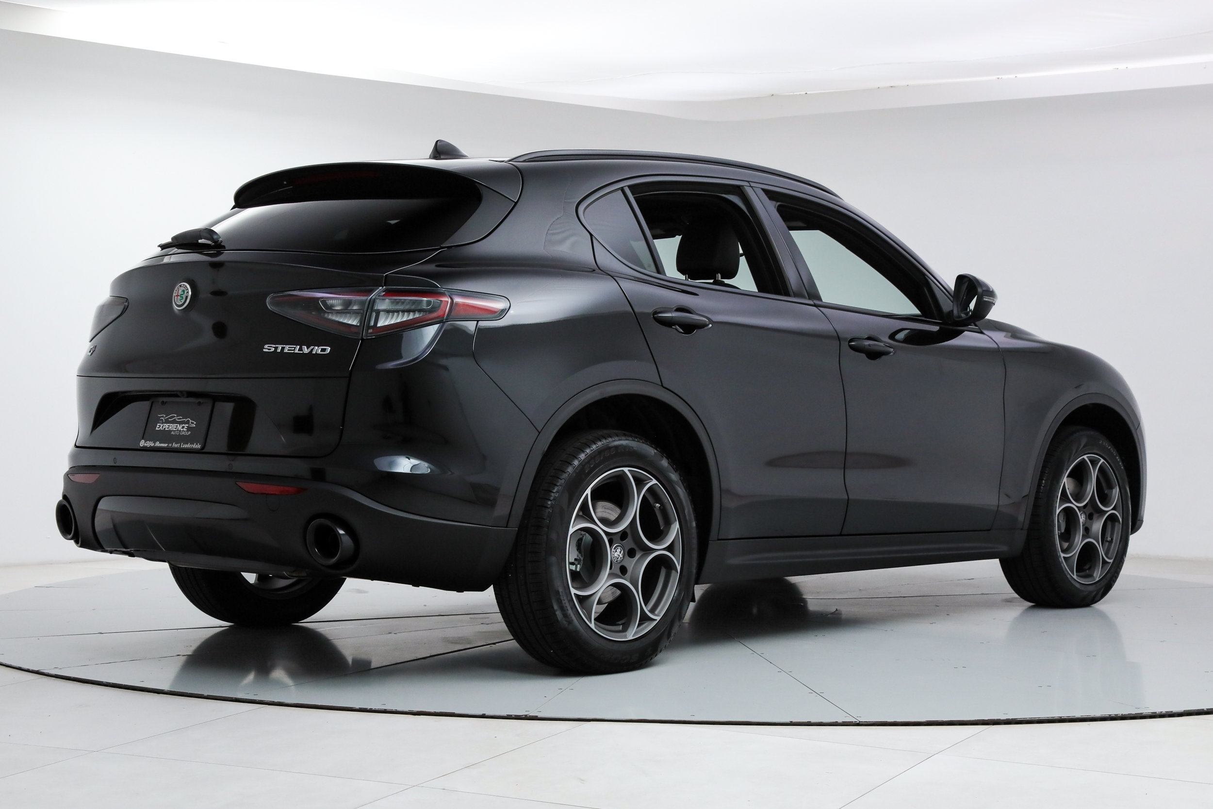 Used 2026 Alfa Romeo Stelvio Sprint w/ Convenience Package AWD/4WD image 5