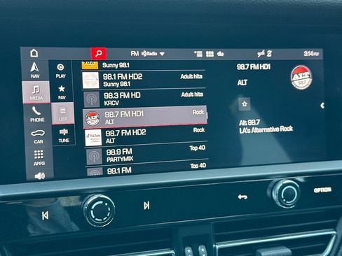 Certified 2023 Porsche Macan AWD/4WD image 18
