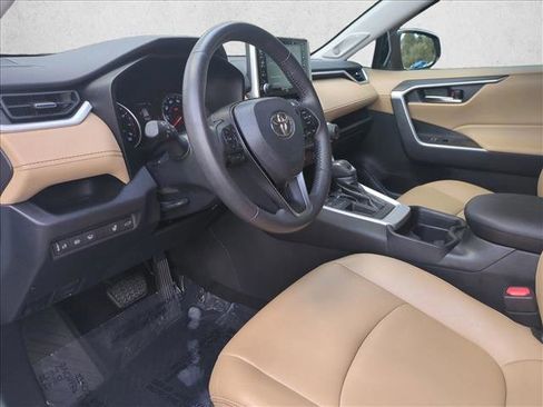 Used 2020 Toyota RAV4 XLE Premium image 10