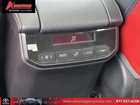 Used 2022 Toyota Highlander XSE FWD image 17