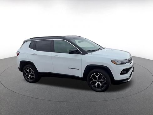 Used 2025 Jeep Compass Limited image 2