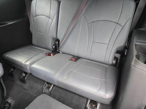Used 2024 Buick Enclave Premium AWD/4WD image 13