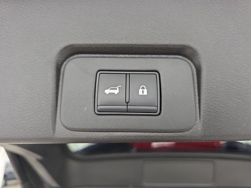 Used 2025 Nissan Rogue SV FWD image 33