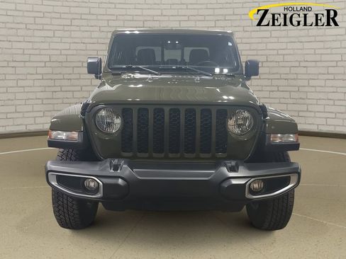 Used 2022 Jeep Gladiator Sport image 2