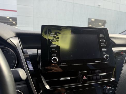 Used 2023 Toyota Camry SE image 12