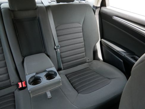 Used 2018 Ford Fusion SE w/ Fusion SE Technology Package FWD image 14