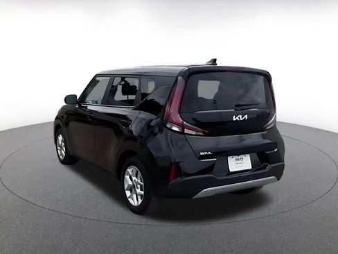 Used 2025 Kia Soul LX w/ LX Technology Package FWD image 11
