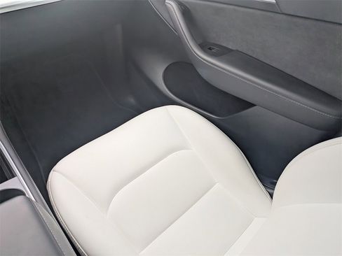 Used 2023 Tesla Model Y Long Range image 16