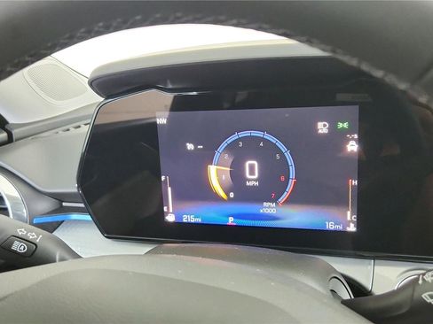 New 2026 Chevrolet Trax LT w/ LT Convenience Package FWD image 23