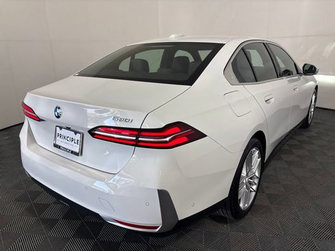 Certified 2024 BMW 530i w/ Premium Package RWD image 5
