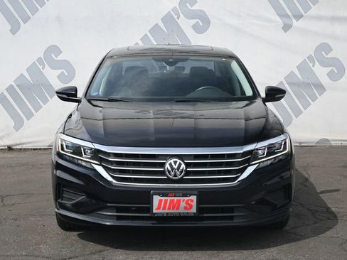 Used 2022 Volkswagen Passat 2.0T SE image 2