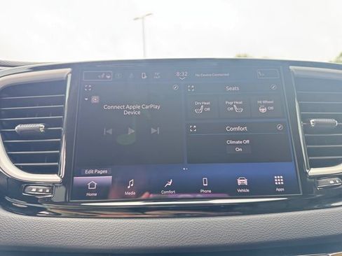 Used 2023 Chrysler Pacifica Touring-L FWD image 21