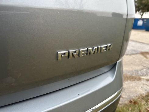 Used 2023 Chevrolet Traverse Premier image 13