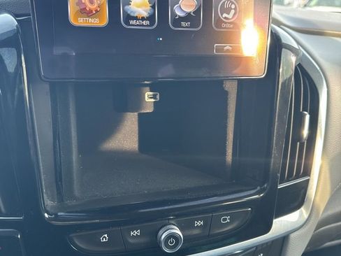 Used 2018 Chevrolet Traverse Premier image 19