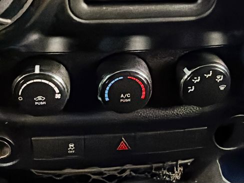 Used 2015 Jeep Wrangler Sport AWD/4WD image 19