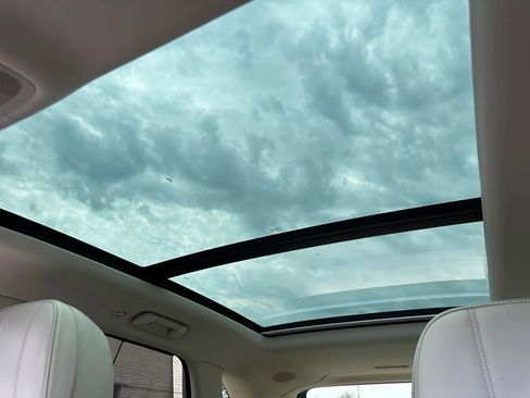 Used 2017 Bentley Bentayga image 56